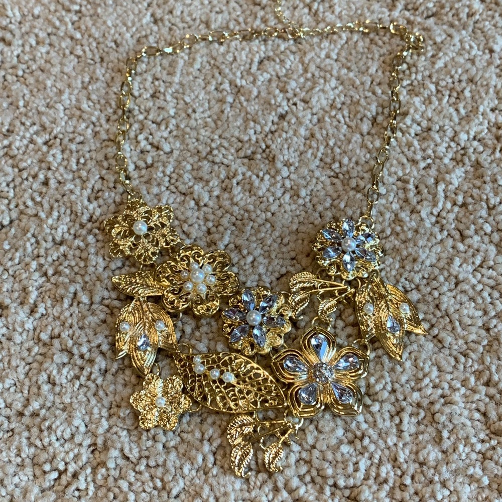 Gold necklace!